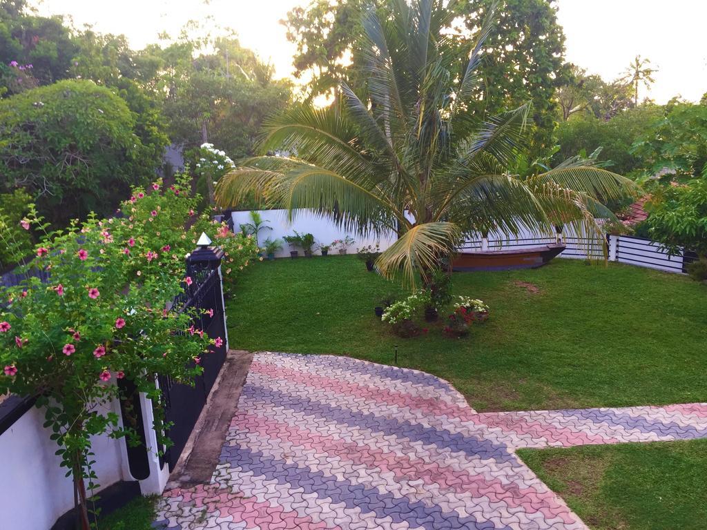 Villa Shanaya Hikkaduwa Bagian luar foto