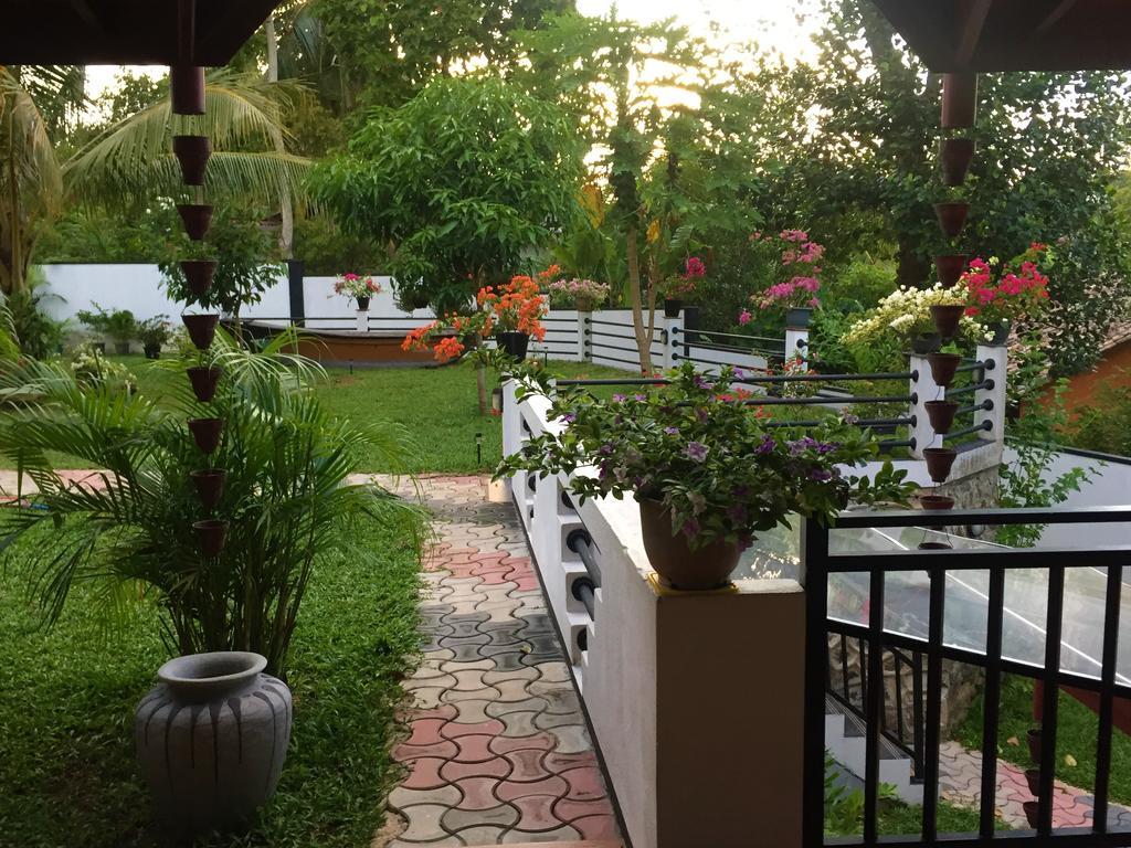 Villa Shanaya Hikkaduwa Bagian luar foto