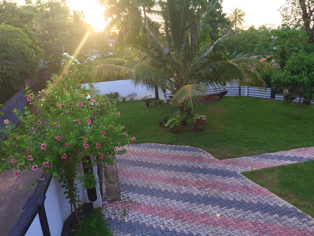 Villa Shanaya Hikkaduwa Bagian luar foto
